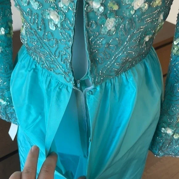 VINTAGE 100% Silk Hand Beaded Victoria Royal gown - Picture 10 of 13